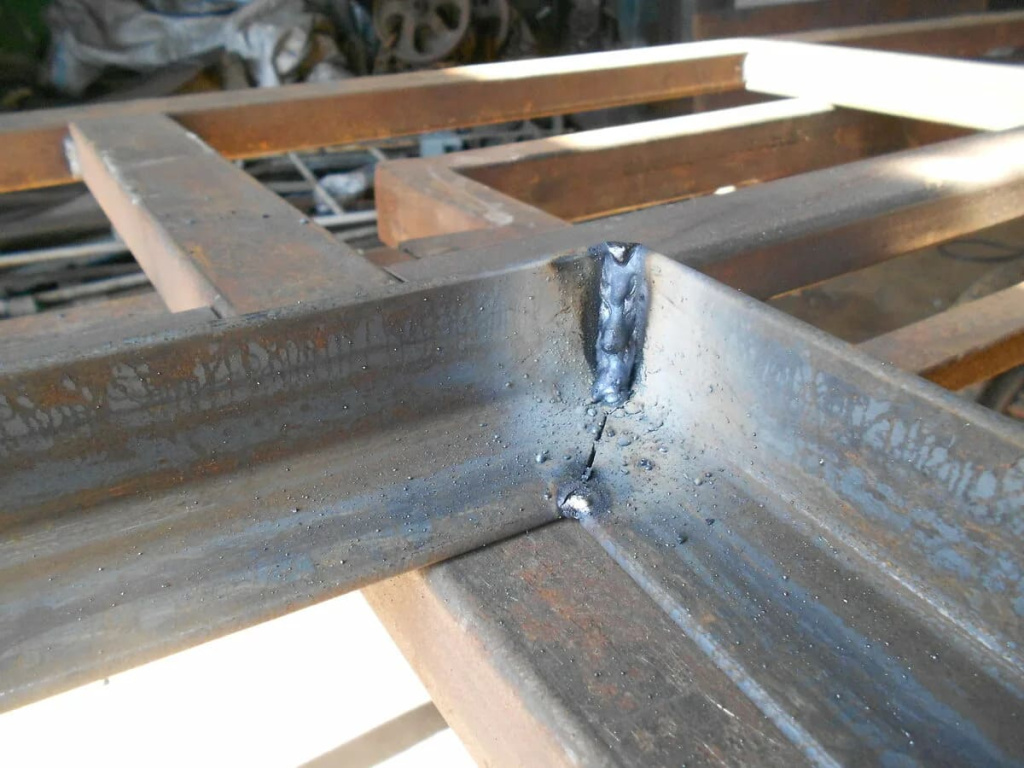 как собрать металлический стеллаж с уголками